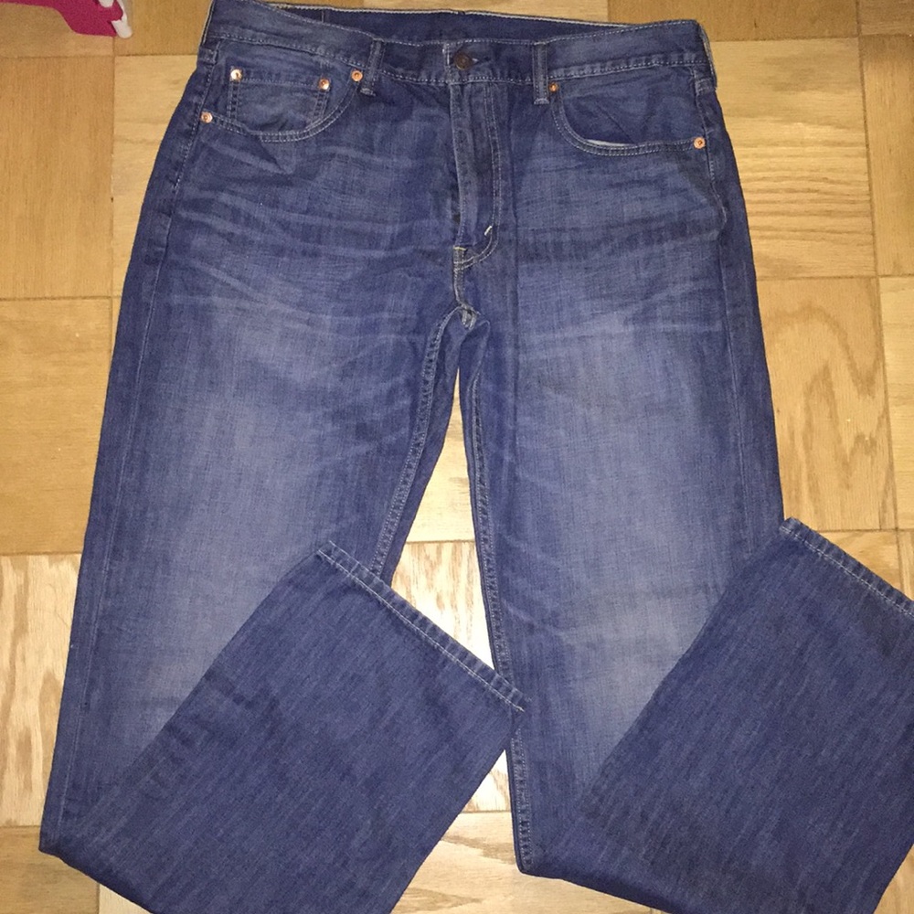 Men’s Levi’s 559Jeans, relaxed straight fit.